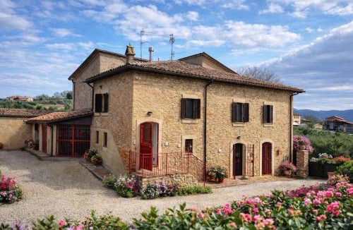Montefalco Apartment | La Dimora di Sandra Montefalco, Casa tra gli ulivi a Montefalco
