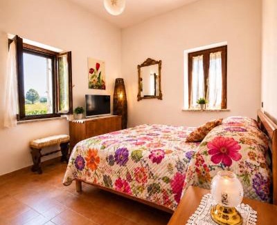 Montefalco Apartment | La Dimora di Sandra Montefalco, Casa tra gli ulivi a Montefalco