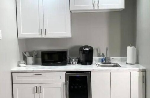 West Athens House | LA Modern Guesthouse/Near LAX/SoFi/Free Parking