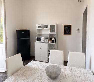 Vado Ligure Apartment | La pergola giardino sul mare