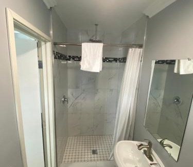 South Gate Hotel | La Perla motel