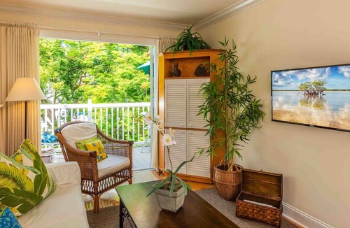 Truman Annex Condo | *LA PETITE PENTHOUSE @ THE ANNEX* Elegant Condo & Pool + LAST KEY SERVICES.