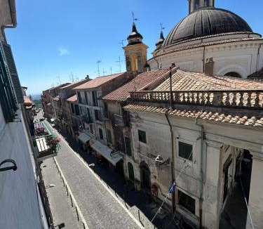 Ariccia Apartment | La vista sulla Piazza