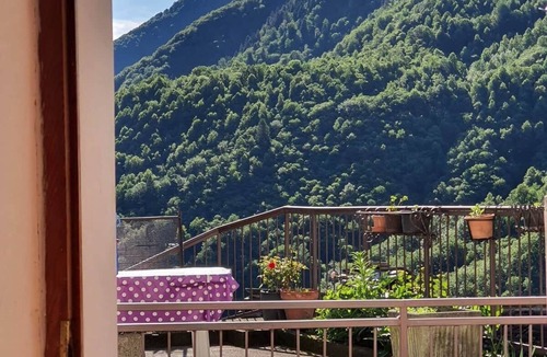Calasca-Castiglione House | LADYBUG HOUSE SEMI DETACHED HOUSE