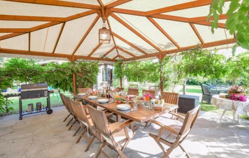 Arezzo House | Lake Front Home In Arezzo Ar