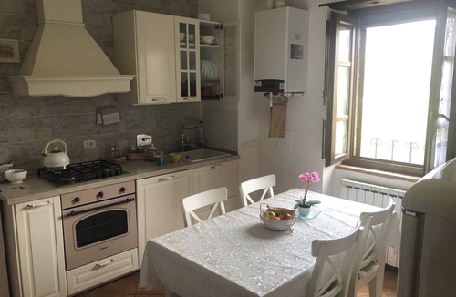 Passignano sul Trasimeno Apartment | Lake Trasimeno tranquil retreat