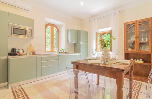 Montefiascone House | Lake Lovers Lodge