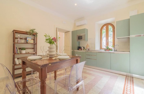 Montefiascone House | Lake Lovers Lodge