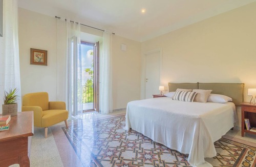 Montefiascone House | Lake Lovers Lodge