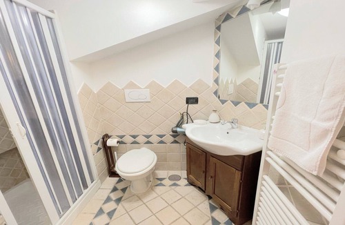 Montefiascone Villa | LAKE VIEWS BOLSENA/LUXURY, EXCLUSIVE VILLA/POOL/JACUZZI-SLEEPS 24