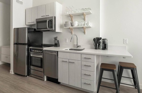 River North Art District Apartment | Landing | Beautiful Studio, Gym, Clubhouse