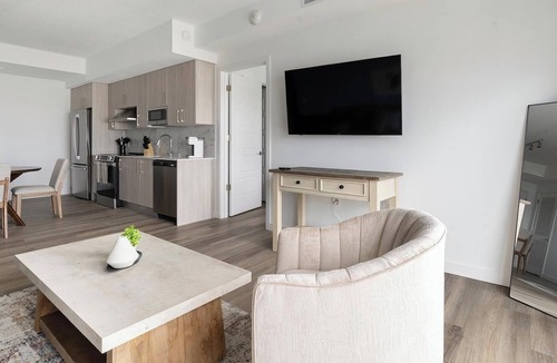 Overtown Apartment | Landing | Chic 2BD, Pool