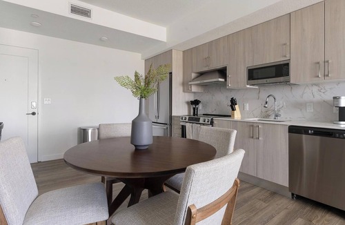 Overtown Apartment | Landing | Incredible 2BD, Pool