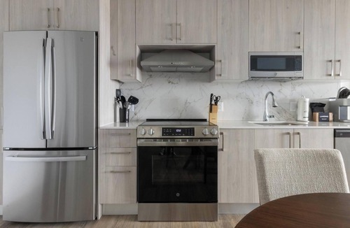 Overtown Apartment | Landing | Modern 2BD, Pool