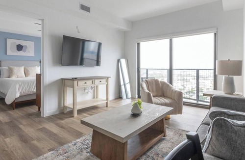 Overtown Apartment | Landing | Modern 2BD, Pool