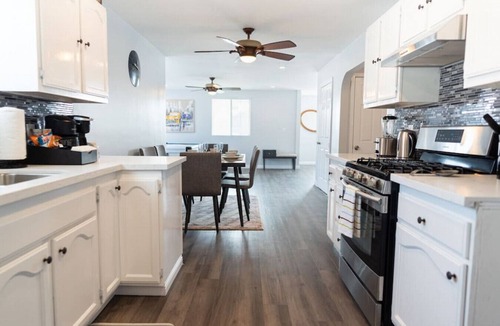 Cypress House | LARGE 4-BEDROOM HOUSE WITH AIR HOCKEY TABLE CLOSE TO DISNEYLAND IN ORANGE COUNTY (p41)