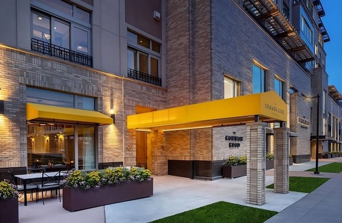 Fitzsimons House | Large Accommodation with Balcony and Kitchen! Near Denver Botanic Gardens!