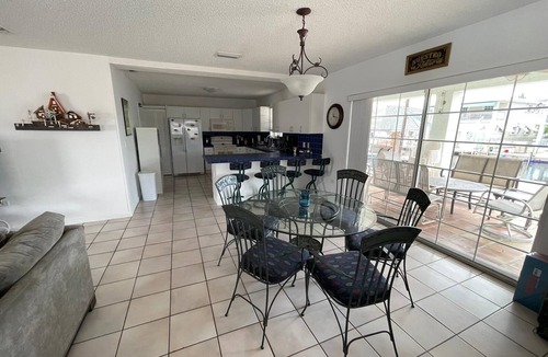 Tavernier House | Large Keys Home in Heart of Tavernier with 50 ft of deep water dock.