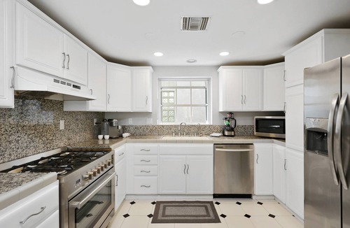 Peninsula House | Large Peaceful Beach Condo, Close to Belmont Shore, 3 Bed/3.5 bath, AC, Parking, Beach Gear