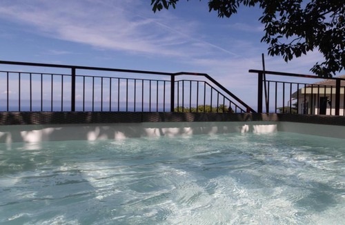 Torre del Mare Apartment | Le Tre Terrazze sul Blu vista mare, piscina idromassaggio, posto auto coperto