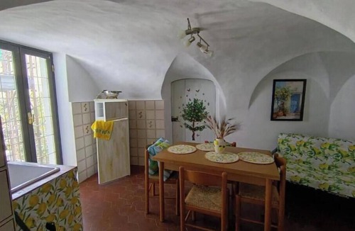 Villa Viani House | Lemon Grove.