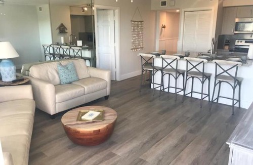 Tavernier House | LICENSED MGR - MODERN OCEANFRONT - OCEAN VIEWS CONDO! BAR and BEACH RESORT!
