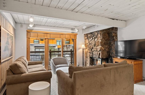Aspen Condo | Lift One - Cozy third floor two bedroom