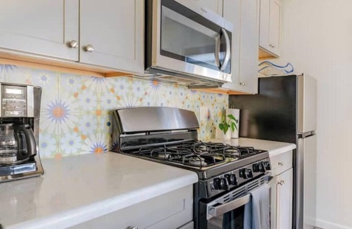 Cal Heights House | Light & Bright, Centrally Located Casita/Apartment