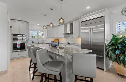 Tavernier House | Lobster Tales: A stunning 5-bedroom, 5-bath home in Islamorada with bay views.