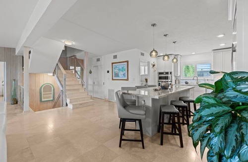 Tavernier House | Lobster Tales: A stunning 5-bedroom, 5-bath home in Islamorada with bay views.