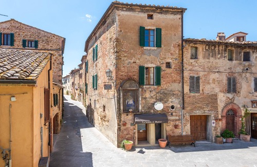Montisi Apartment | Locanda di Montisi – Castello Room Among the Hills of Montalcino