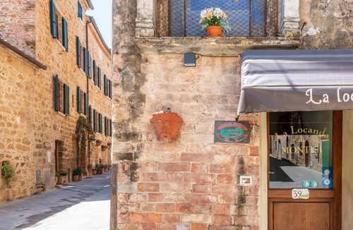 Montisi Apartment | Locanda di Montisi – Castello Room Among the Hills of Montalcino