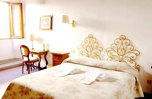 San Gimignano City Centre Bed & Breakfast | Locanda Il Pino