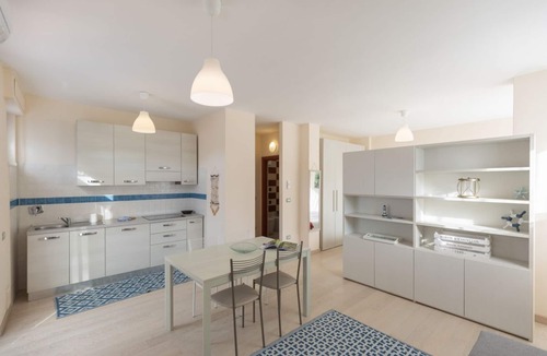Lido di Capoliveri Apartment | Located just a 4-minute walk from the beautiful sandy beach of Lido di Capoliveri, I Palmizi is the ideal destination for a relaxing seaside holiday on the Island of Elba.Our studio apartments, available both on the ground floor and the first floor, each