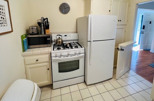 Pico - Robertson House | Los Angeles 1 bedroom/1 bath bungalow house