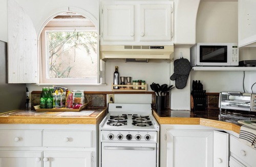 Los Feliz Apartment | Los Feliz Hillside Loft with Sweeping City Views