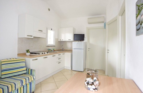 Le Rocchette House | Lovely apartment in villa for 5 people with WIFI, pool, A/C, TV and patio