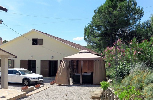 Cologna Spiaggia Villa | Lovely apartment in villa with A/C, hot tub, pool, WIFI, TV, patio, pets allowed and panoramic v.