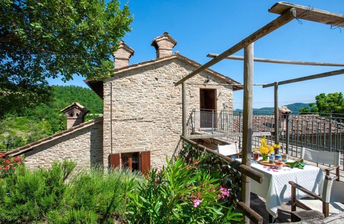 Mercatello sul Metauro Apartment | Lovely apartment in Mercatello S.M. (PU) with house a mountain view