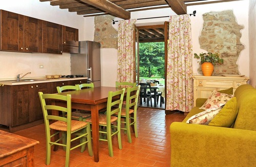 Massa Marittima Apartment | Lovely apartment for 4 people with pool, WIFI, TV, patio and pets allowed