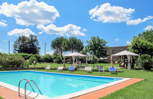 Massa Marittima Apartment | Lovely apartment for 4 people with pool, WIFI, TV, patio and pets allowed