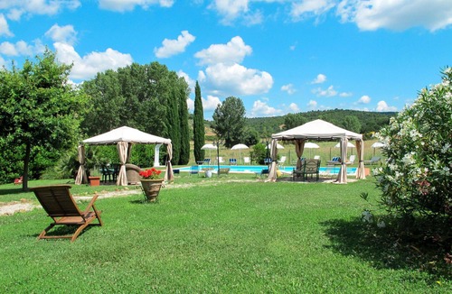 Massa Marittima Apartment | Lovely apartment for 4 people with pool, WIFI, TV, patio and pets allowed