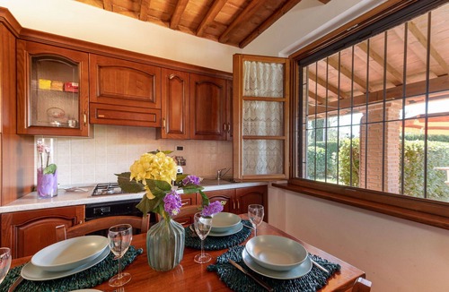 La Pesta House | Lovely apartment in villa for 6 guests with WIFI, A/C, TV, terrace and pets allowed
