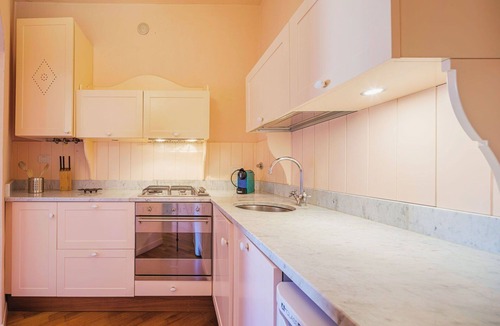 Santo Stefano del Ponte Villa | Lovely apartment in villa for 4 guests with WIFI, TV and pets allowed