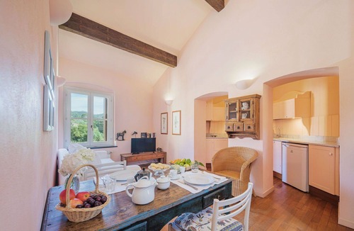 Santo Stefano del Ponte Villa | Lovely apartment in villa for 4 guests with WIFI, TV and pets allowed