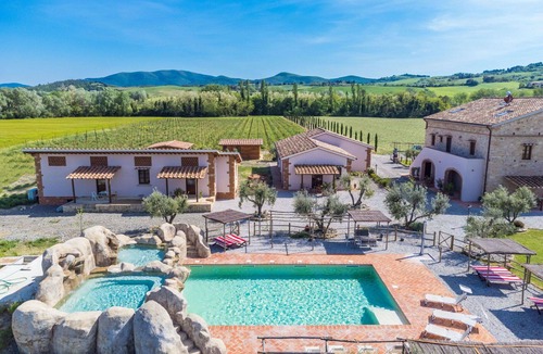 Guardistallo Apartment | Lovely apartment for 4 people with A/C, WIFI, pool, TV, pets allowed and panoramic view
