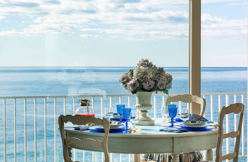 Riva Ligure Apartment | Lovely apartment for 4 people with WIFI, TV and balcony