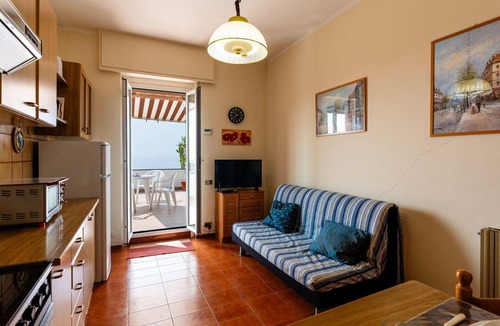 Riva Ligure Apartment | Lovely apartment for 3 guests with WIFI, TV and terrace