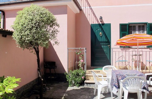 Stellanello Apartment | Lovely apartment for 5 guests with TV, terrace, pets allowed and parking