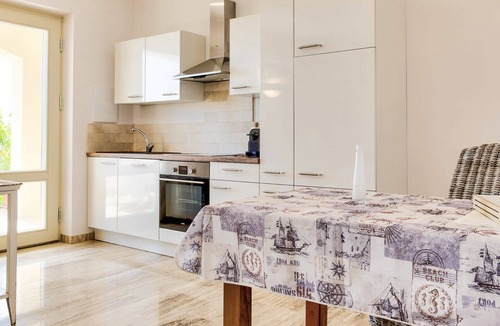 Lacona Apartment | Lovely apartment for 10 guests with A/C, WIFI, pool, TV, terrace and parking